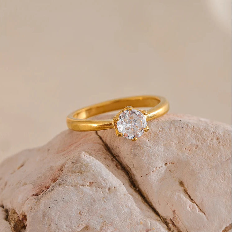 Lucy Classic Ring