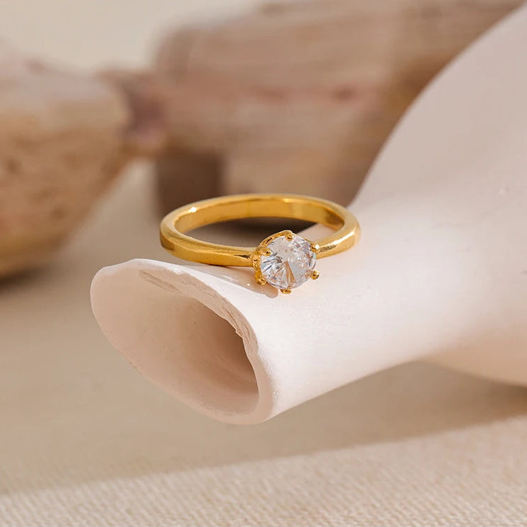 Lucy Classic Ring