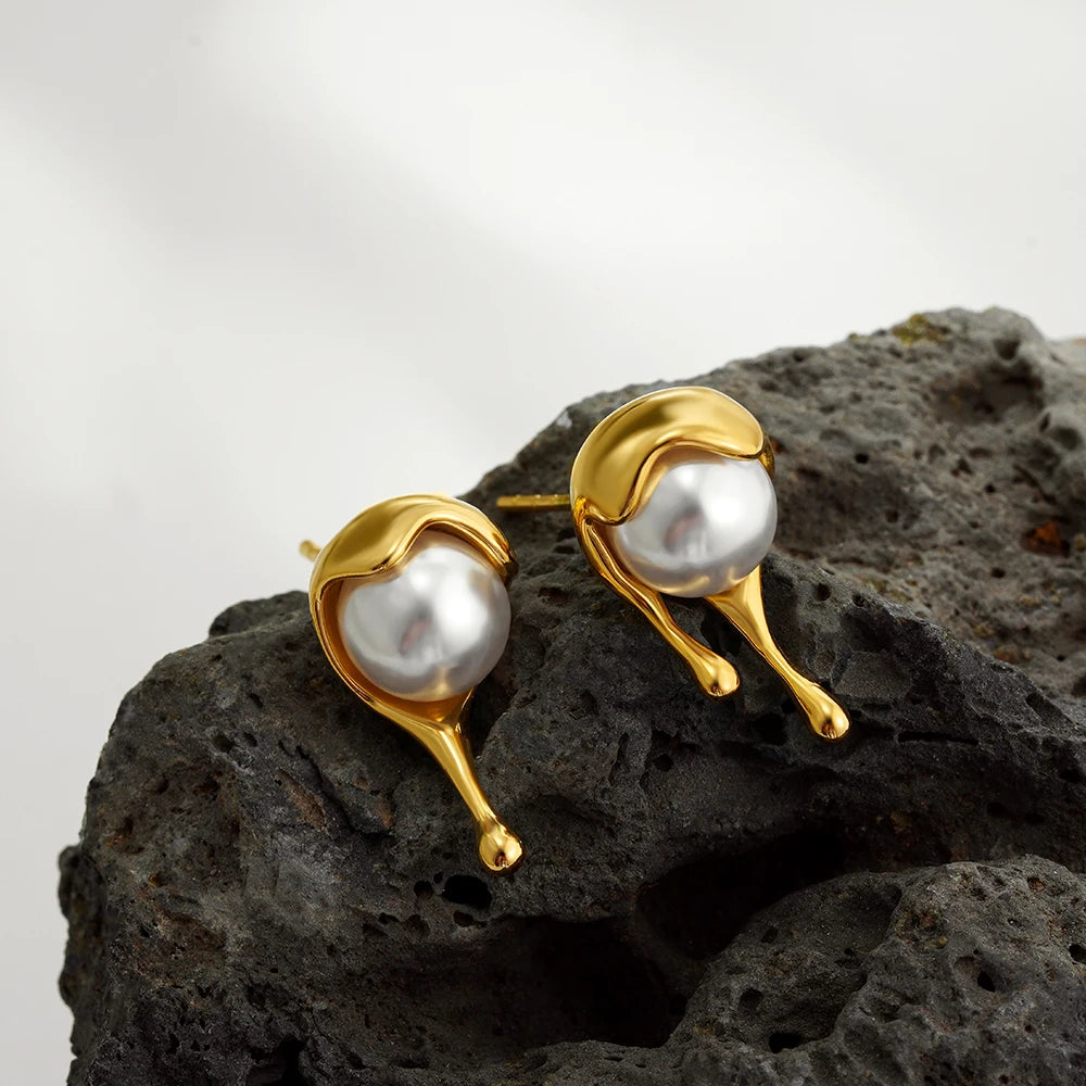 Eleanor Gold Pearl Stud Earrings