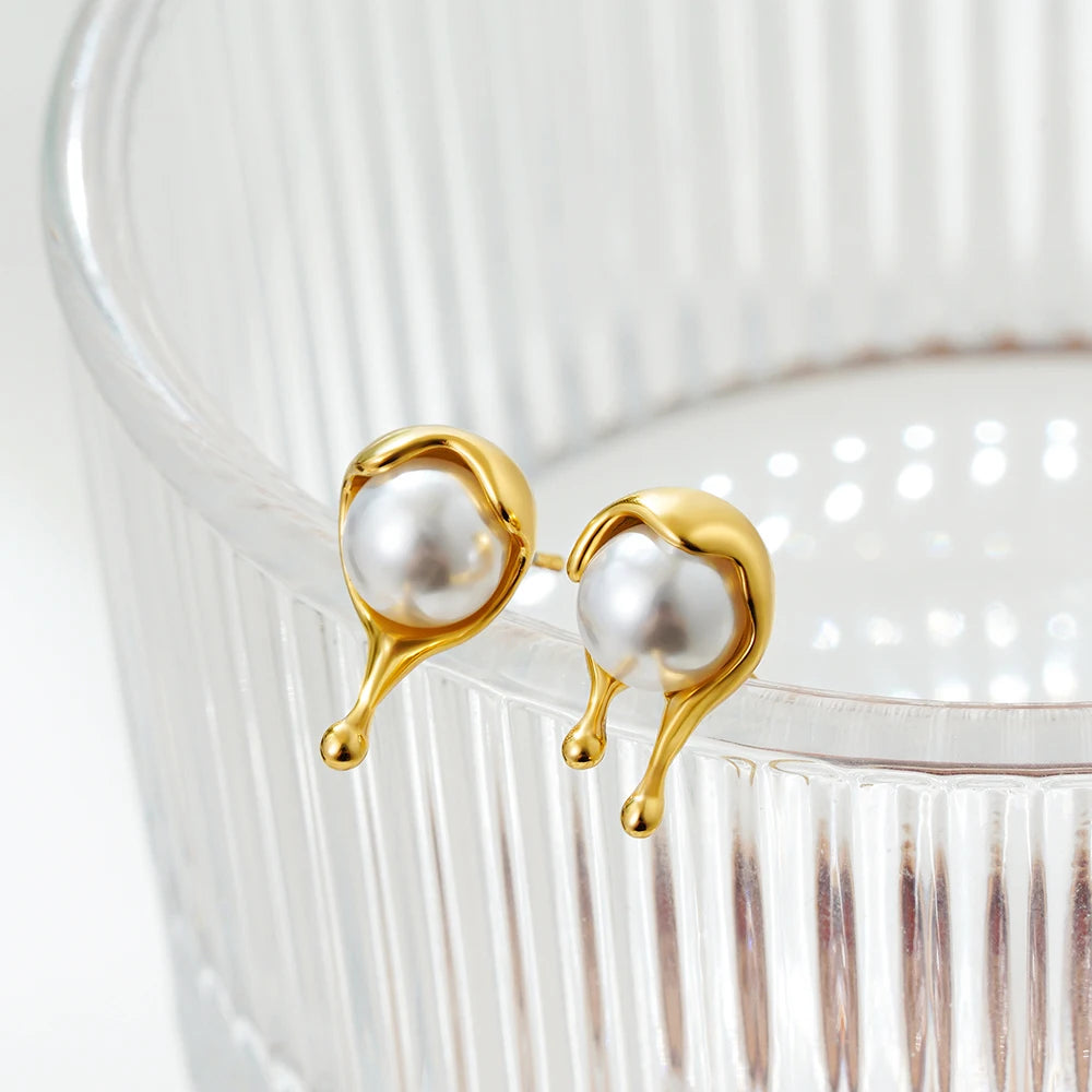 Eleanor Gold Pearl Stud Earrings