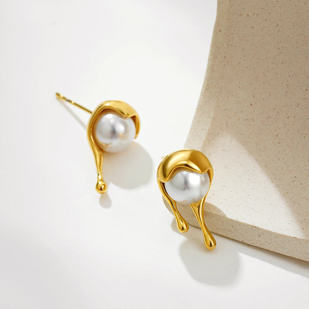 Eleanor Gold Pearl Stud Earrings