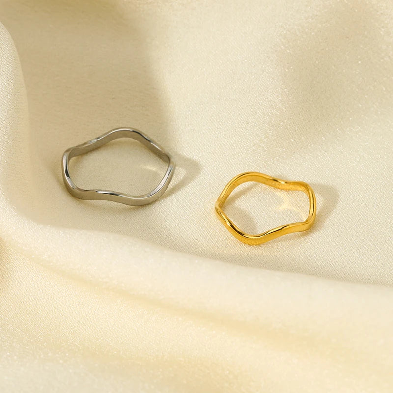 Elegant organic-shaped gold band crafted from tarnish-proof 18k gold plated steel. A versatile wavy ring perfect for a modern jewellery stack.